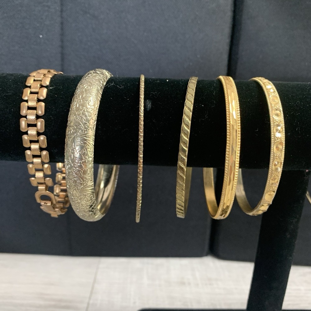 Lot of 16 Stackable gold tone bracelets 6-8 Inches - Picture 3 of 9